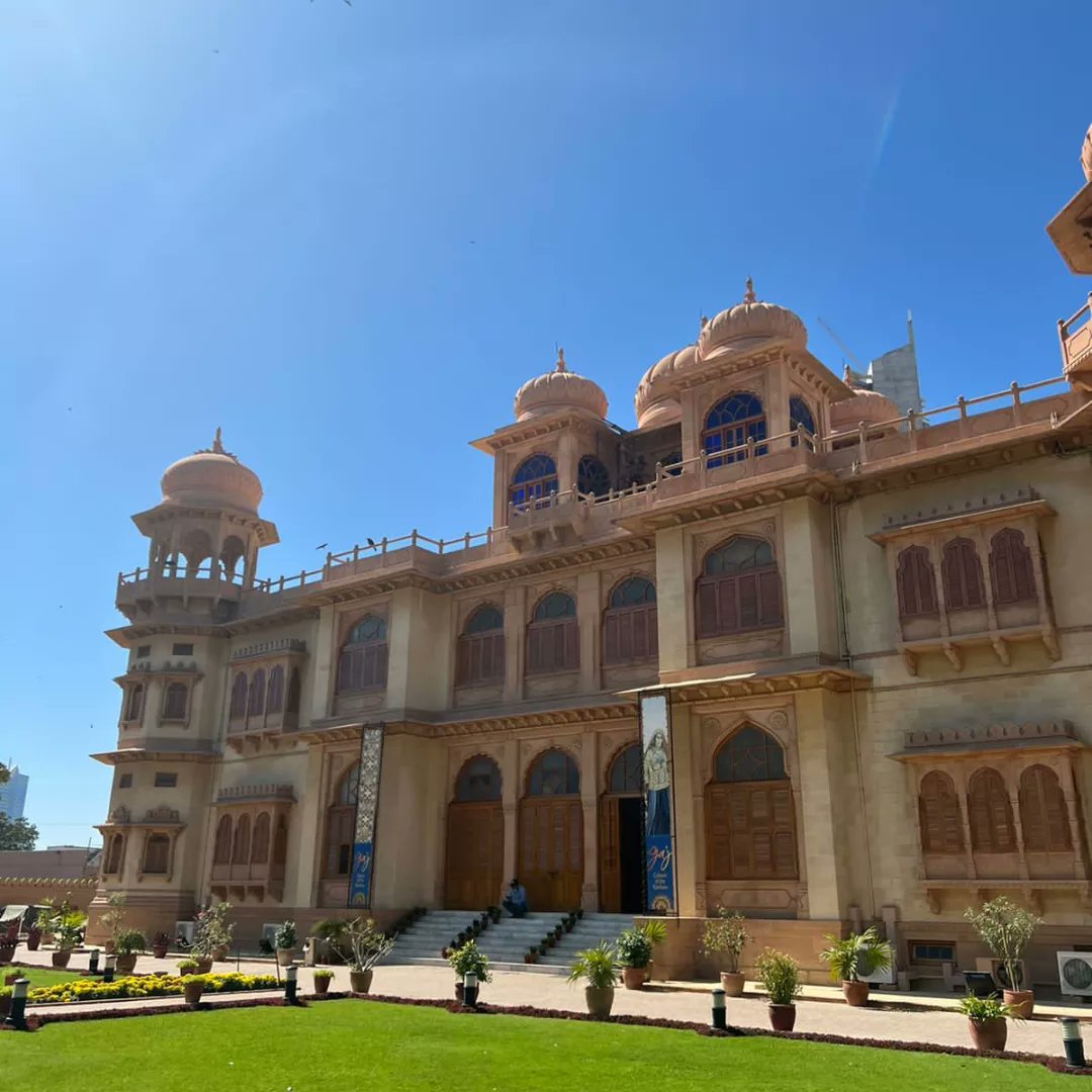 KashifMisidia's tweet photo. If you didn't try @SambaraTravels  to visit Karachi as we did, "Do it"   and get incredible knowledge about Karachi
Some glimpse from City tour 12thFebruary 2022 of #ExploreKarachi

#SambaraTravel #Karachi #Citytour #SoothingSindh #KarachiTour #MuhattaPalace #TDFGhar #FrereHall https://t.co/BFyWtepVVv