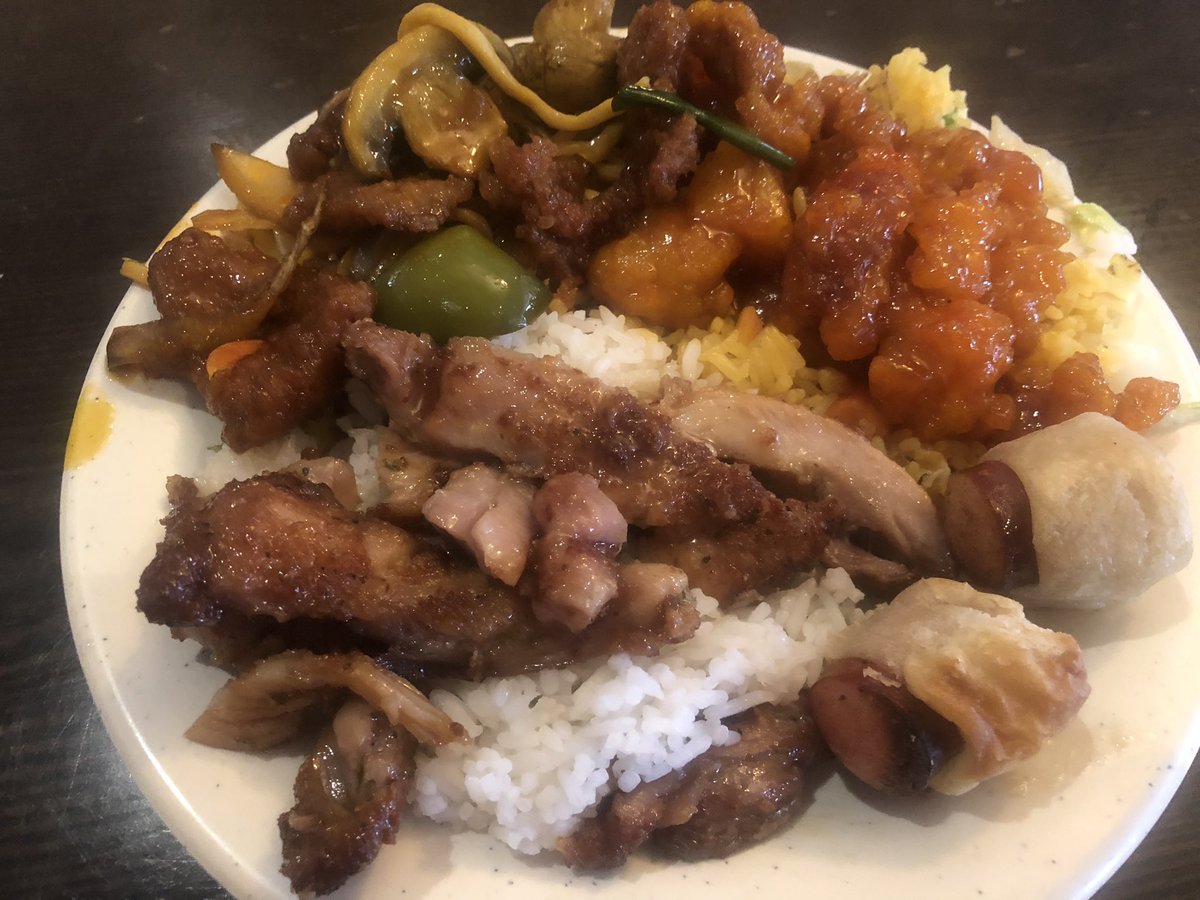 Honky275's tweet image. This Chinese food #buffet on Long Island makes the BEST peanut butter chicken I know. This is partially because it’s the only place I know that serves peanut butter chicken (lower left part of plate in photo). #AlwaysGood #buffetsareback