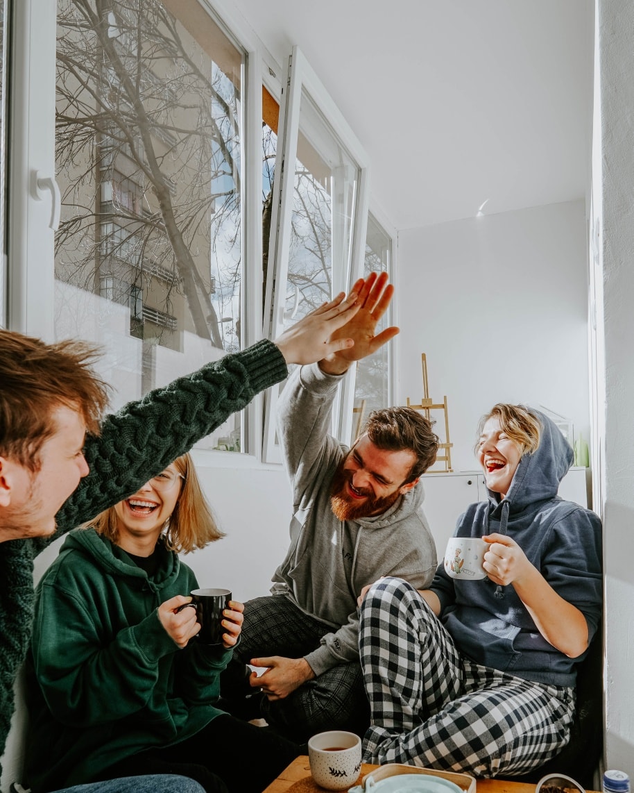 Sharing makes everything better♥️. Sharing stories, laughs and experiences with new people from different places will give you a unique view of the world✨🌏🌎🌍✨!

📲📲Let us know if you've met people from a place different than yours!

#studyabroad #meetnewpeople #hivenue
