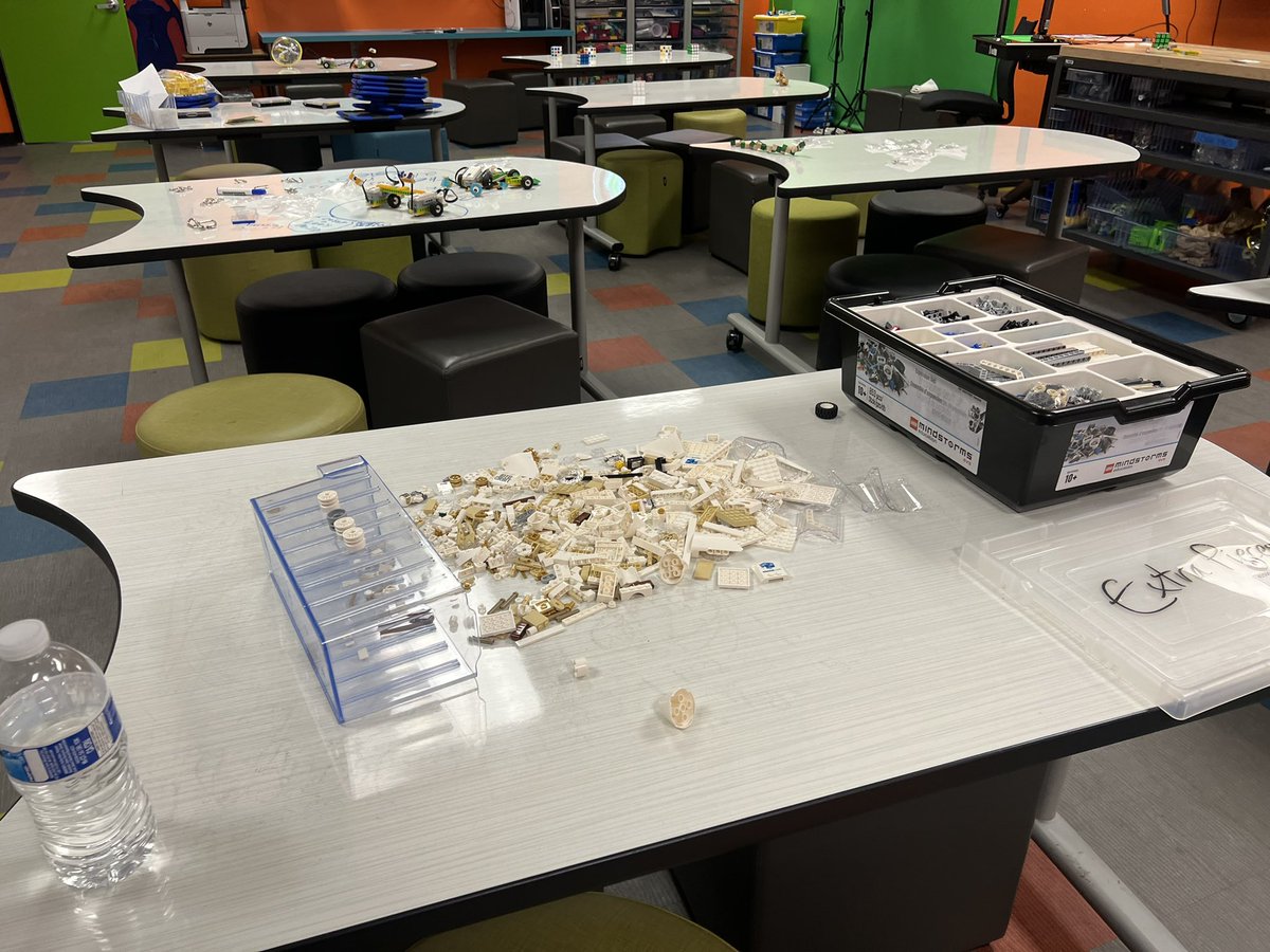 Robotics happening in the lab. #ridingthewavetocollege