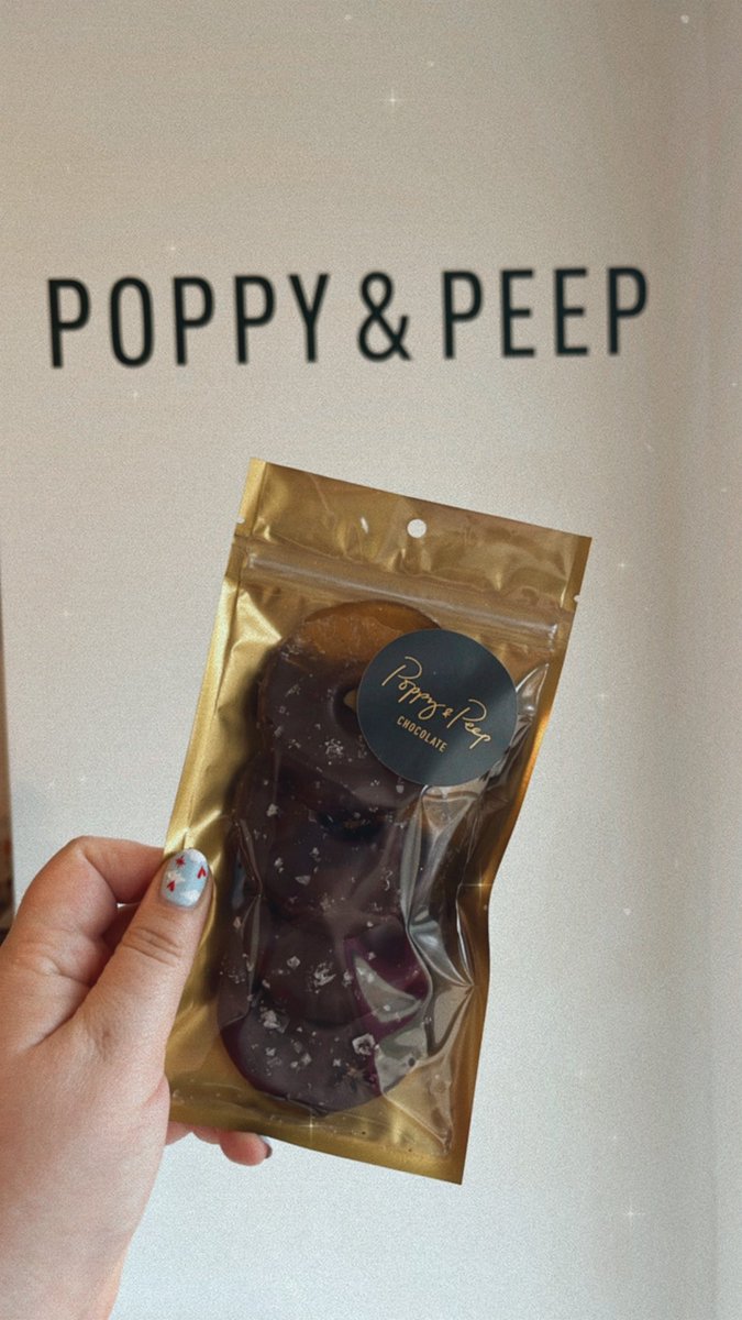 XxAlyssaForever's tweet photo. @lydiaastro Chocolate covered pineapples 😋 https://t.co/PtJ1QIfNSW