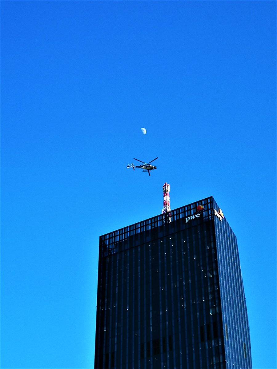 DJairportdisco's tweet photo. blue sky, moon, helicopter, dctower
#Vienna #filming #dctower #actionflm #Extraction2 #helicopter #cool https://t.co/fJMvDJyAbB