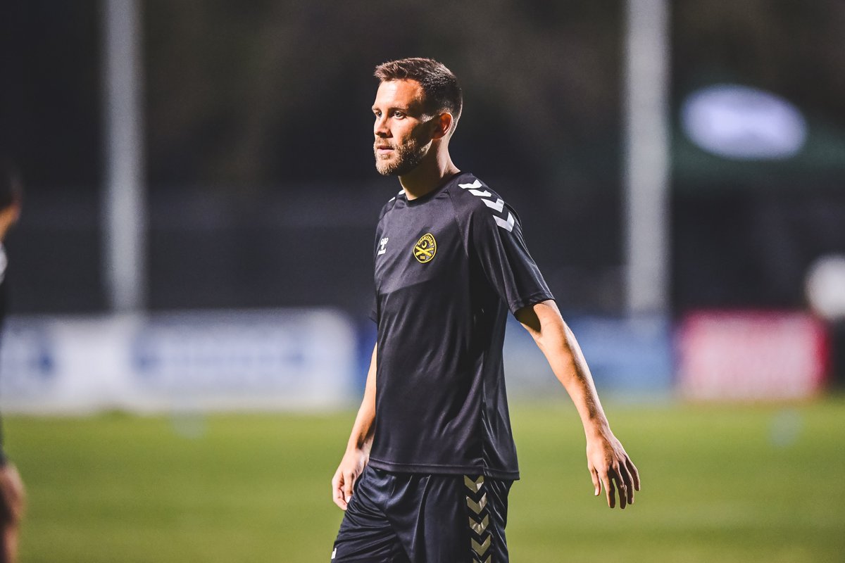 Chas_Battery's tweet photo. Siri, play "Feels Like the First Time"

⚫️🟡 https://t.co/hzNU8815aO