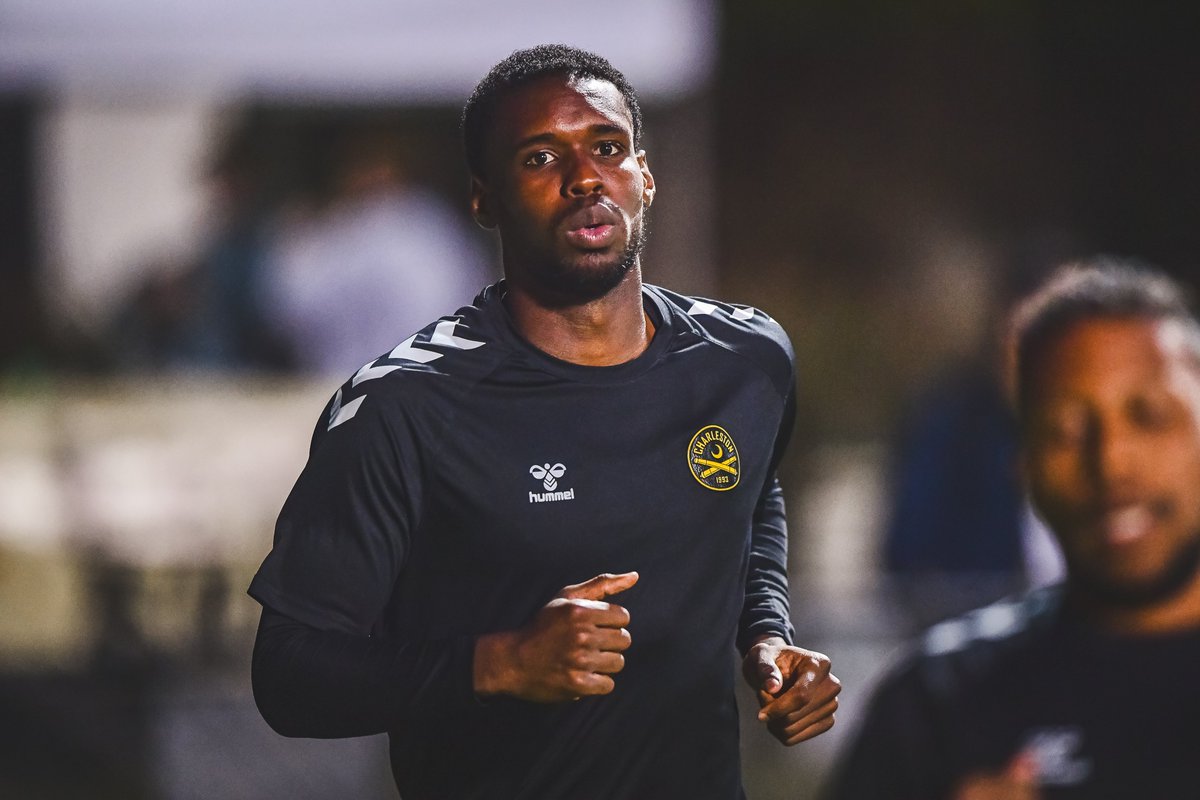 Chas_Battery's tweet photo. Siri, play "Feels Like the First Time"

⚫️🟡 https://t.co/hzNU8815aO