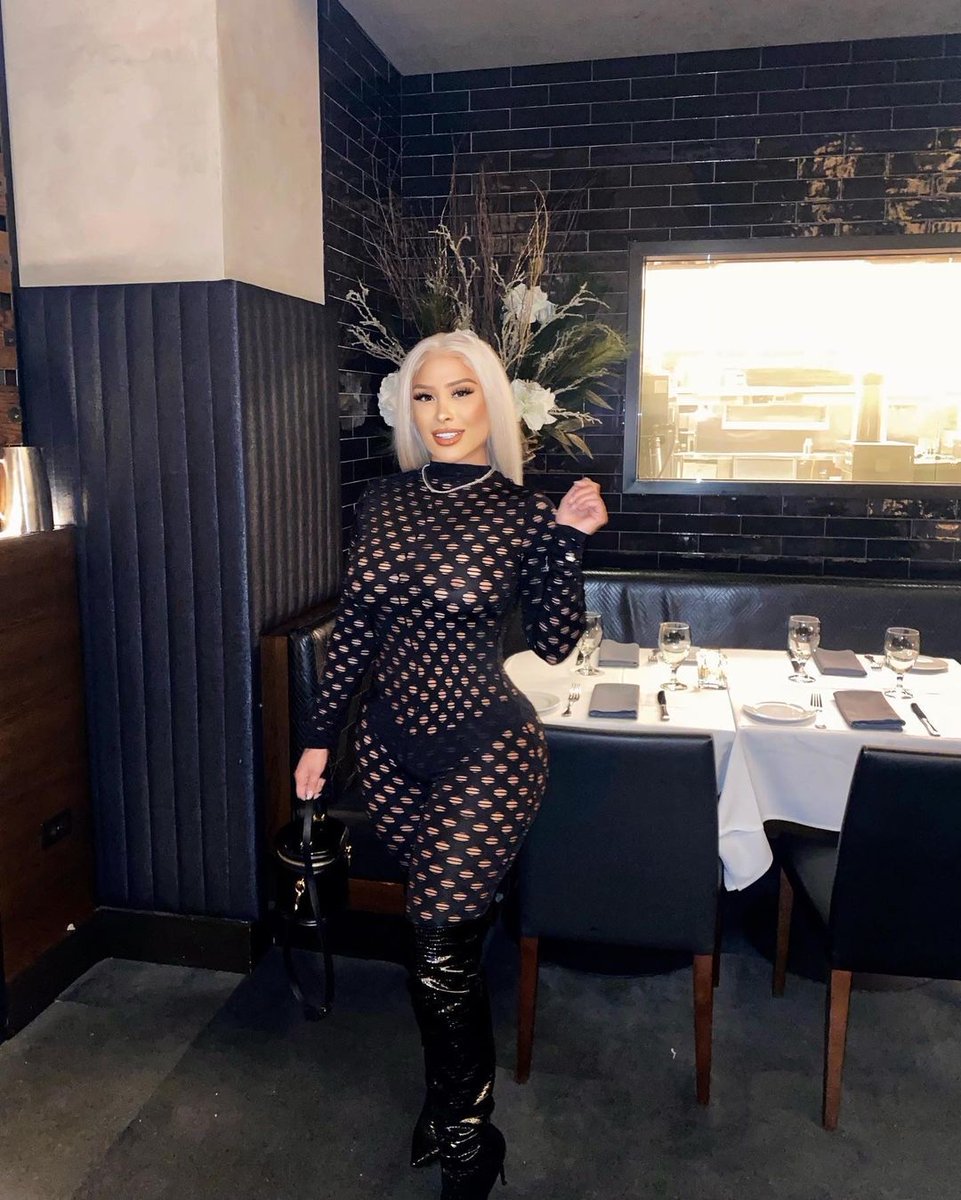 DonziSky's tweet photo. I don’t fuck with u it a hi and bye🖤 https://t.co/sTeT1F6zAc