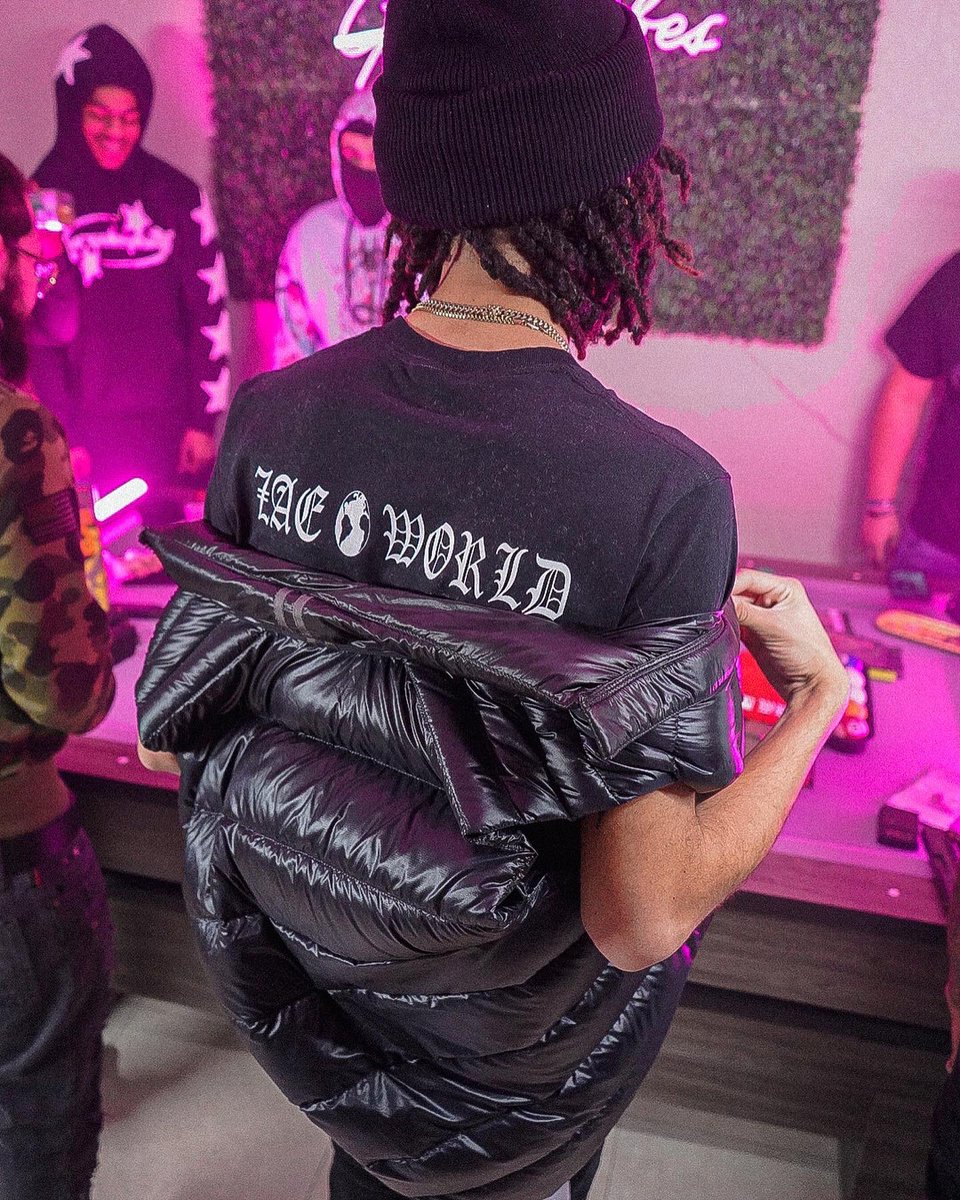 1btcello's tweet photo. I just broke down a wood im bouta get fried 💨 When I hear our song I just look to the sky 🌌 💫 #LongLiveZae🕊 https://t.co/beOxzIB0wk