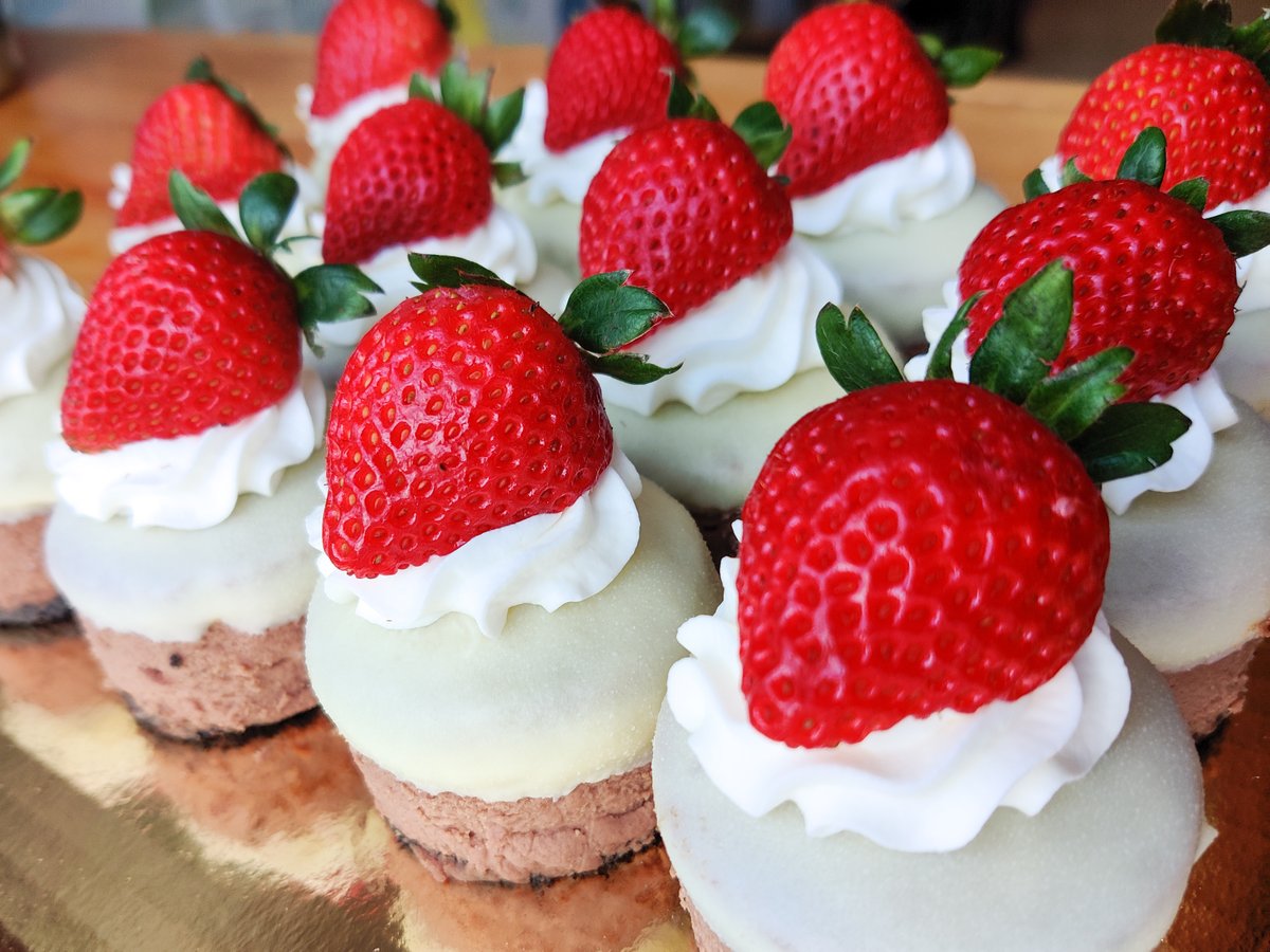 7ate9bakery's tweet photo. Still need delivery? We're still taking last minute #ValentinesDay orders for both delivery and pick up. Give us a call ASAP to reserve your #cheesecakes.

#bostonsbestcheesecake #7ate9bakery #boston #bestofboston #cheesecake #somerville #cambridgema #camberville #bostondelivery https://t.co/K4HnJNBJ3k