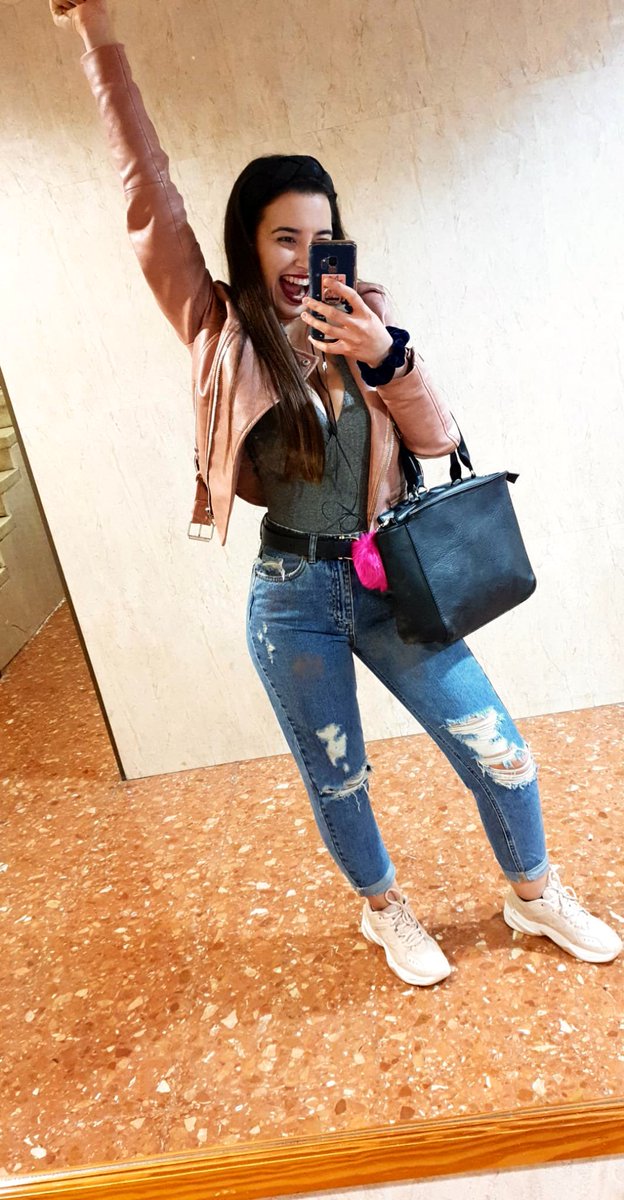 Tani69_Blanco's tweet photo. Sonríele siempre a la vida a pesar de todo💕 https://t.co/MtDf9phHn1