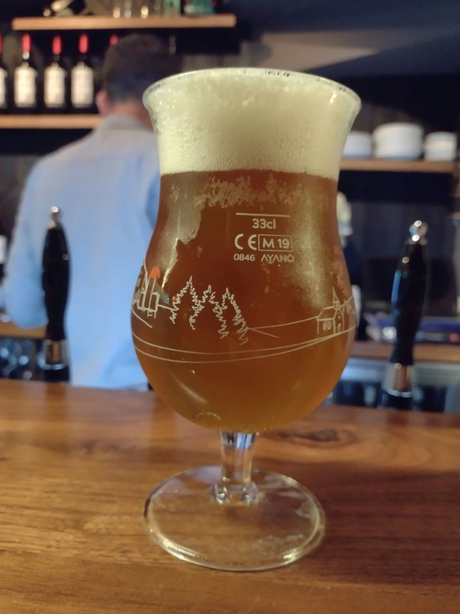 willfran's tweet photo. @CorkBeer @WWolfBrewery Cheers from @universalbargal! 😁 https://t.co/ojlbbhNyYy