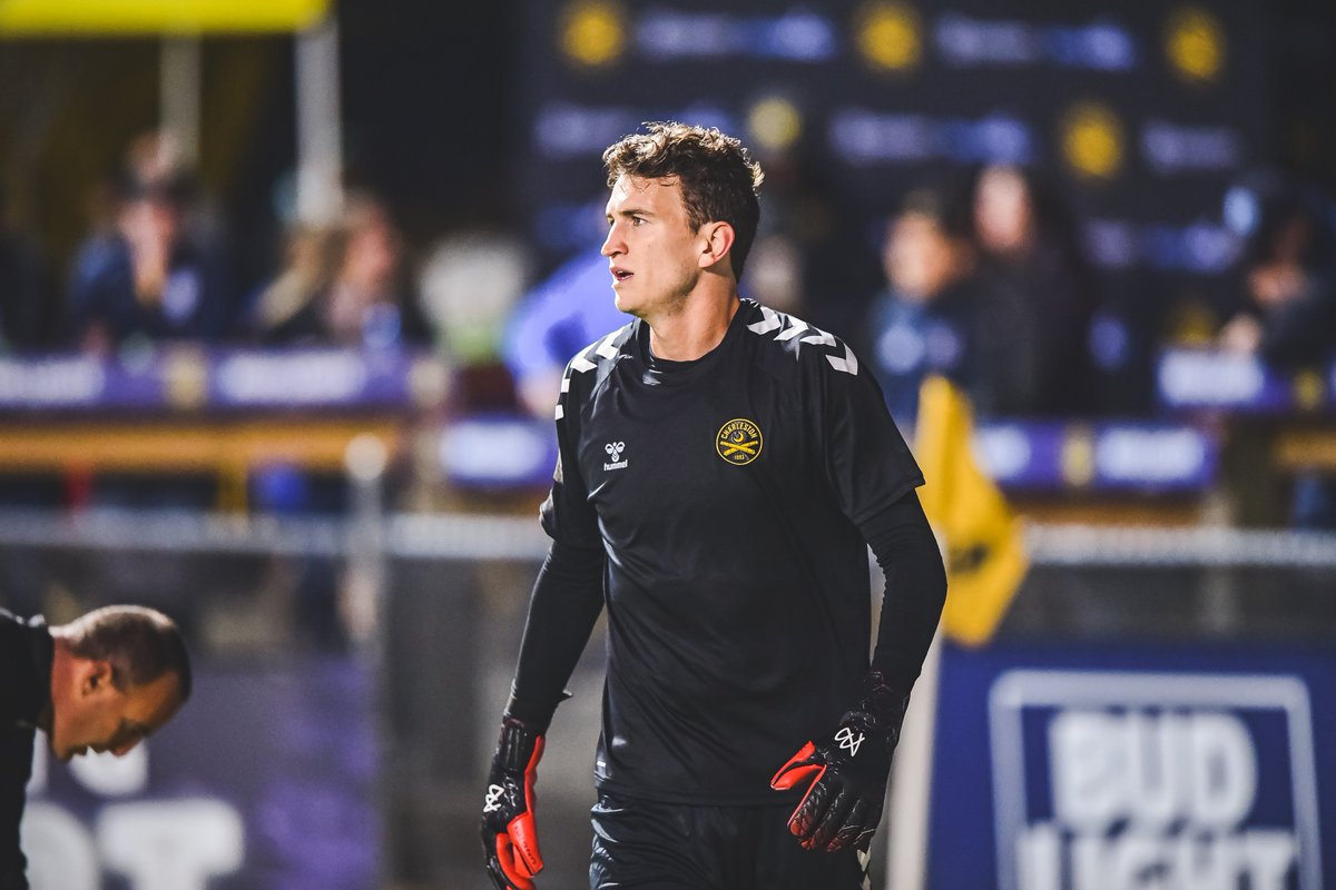 Chas_Battery's tweet photo. 1' | And we're off! C'mon fellas 👊

#CCC22 | #CB93 #UpTheBattery https://t.co/u29jwZ0Yc0