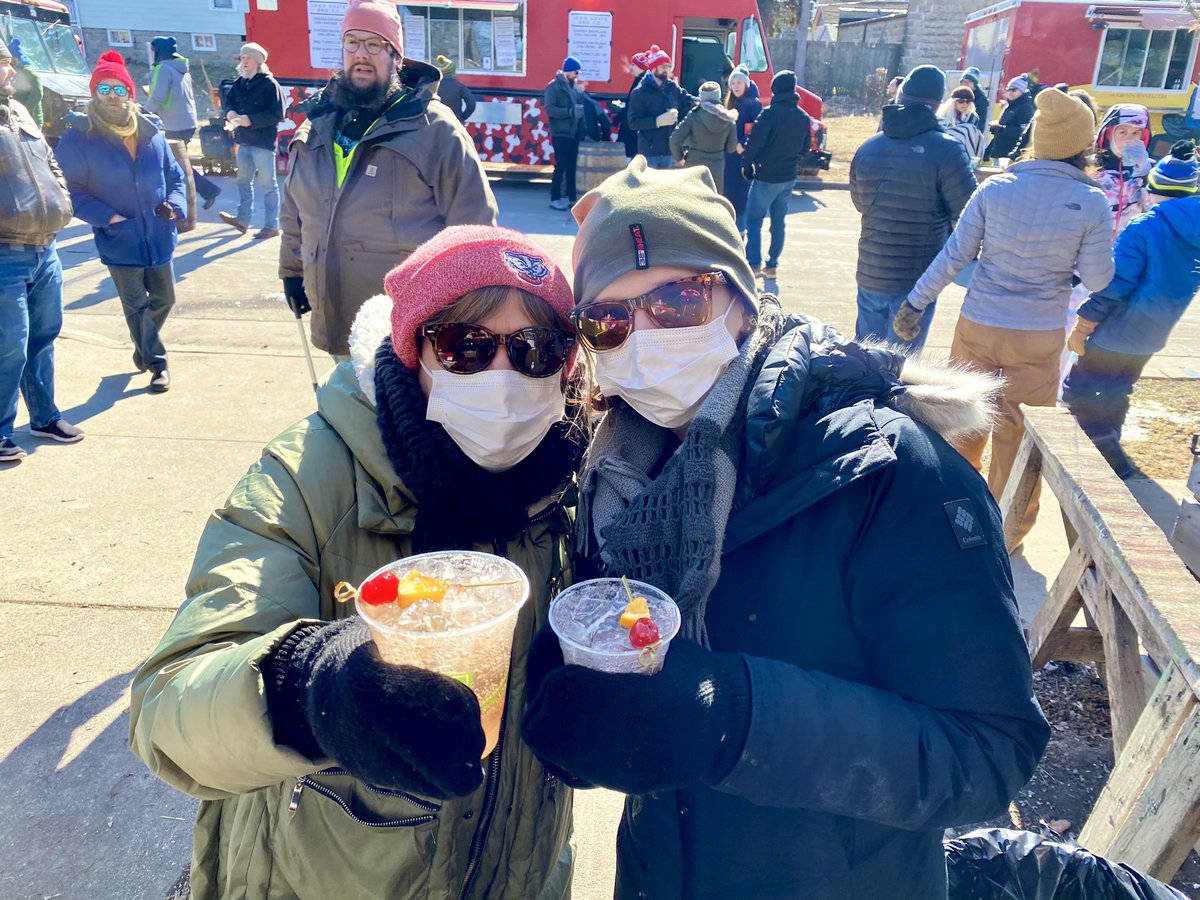 susan_ewbank's tweet photo. Mittenfest 2022! No one does it better than Wisconsin. #Mittenfest #freezingCold #Unstoppable #18degrees https://t.co/66oaDtlZcY