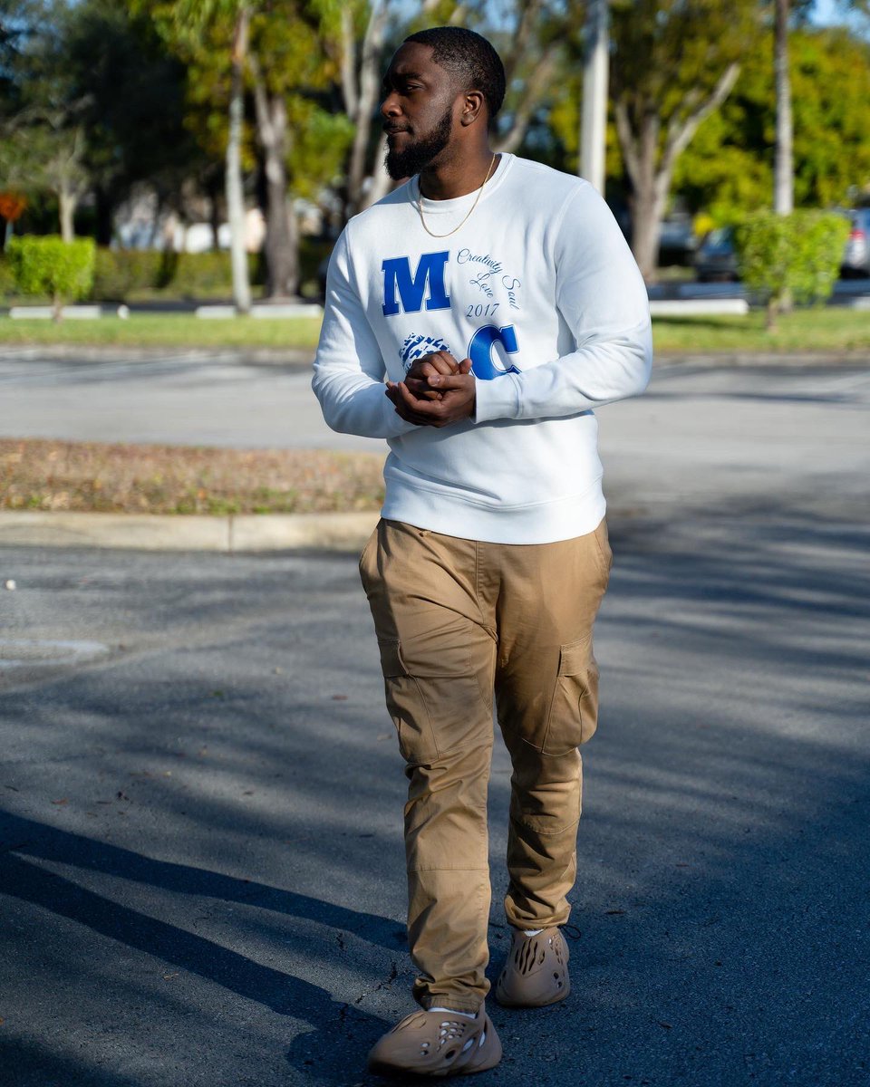 MerakiClothing_'s tweet photo. New Off White and Royal Blue Varsity Crewneck 

Made with Soul, Creativity and Love 

Now live on the site Or dm to order 
Available in sizes XS-2XL https://t.co/eXNfoMAP8r