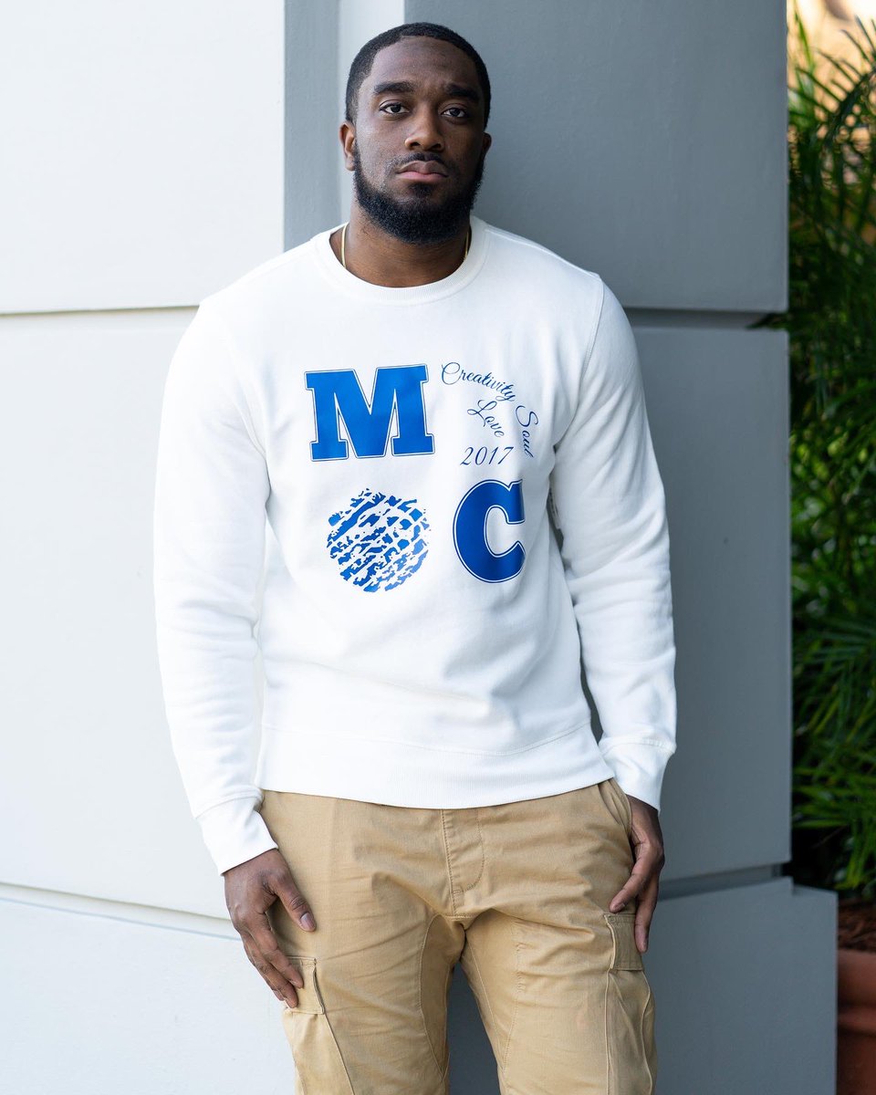 MerakiClothing_'s tweet photo. New Off White and Royal Blue Varsity Crewneck 

Made with Soul, Creativity and Love 

Now live on the site Or dm to order 
Available in sizes XS-2XL https://t.co/eXNfoMAP8r