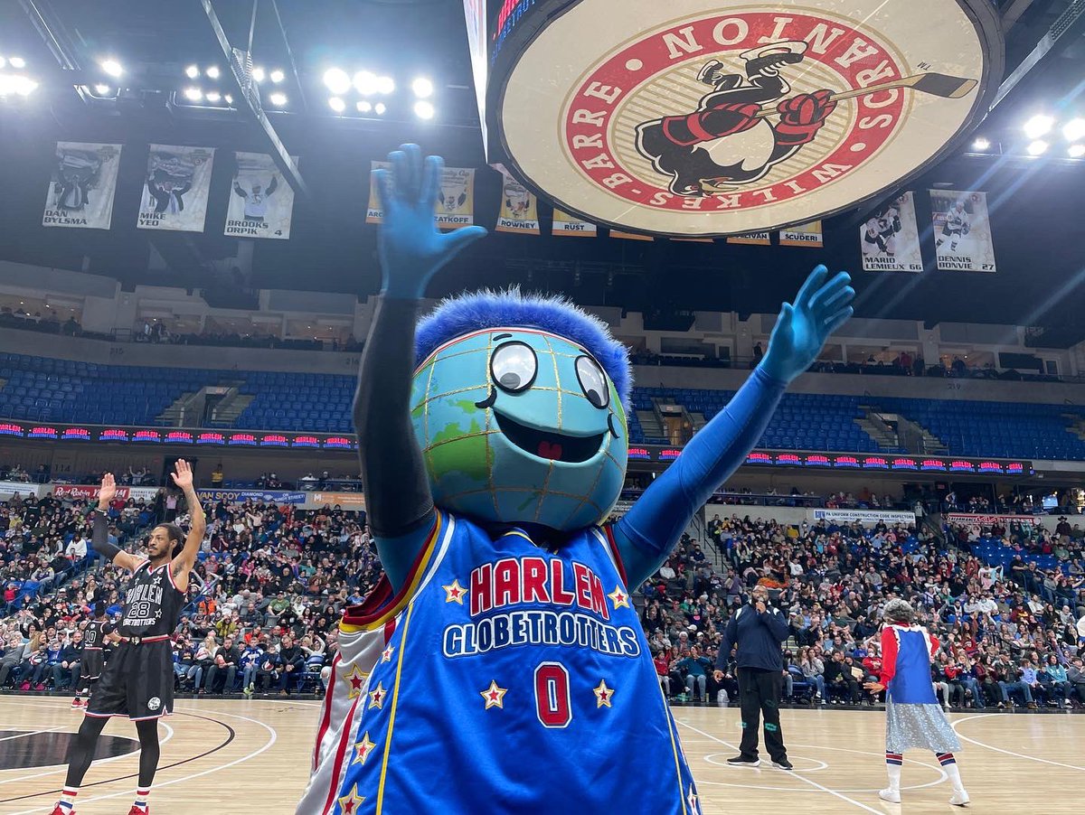 MoheganArenaPA's tweet photo. Now that was a Welcome Home party ๐๐
Congrats Mighty Hopkins and thank you to all the @Globies for an incredible night in the 5-7-0!
#harlemglobetrotters #globies #MSAPA #WilkesBarre #Pittston #wbhere #msapa #HereInLC #MightyHopkins https://t.co/no7MT4KwLu