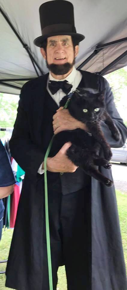 Not everyone can say they met #AbrahamLincoln!  #MOL  #DravenTheTherapyCat