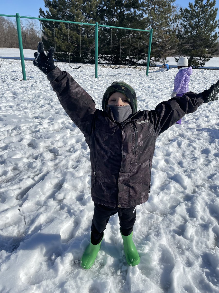 Recess ➕Snow = “SNOW” MUCH FUN!! ❄️❄️💙 #Kindergarten <a href="/TowneMeadow/">Towne Meadow</a>
