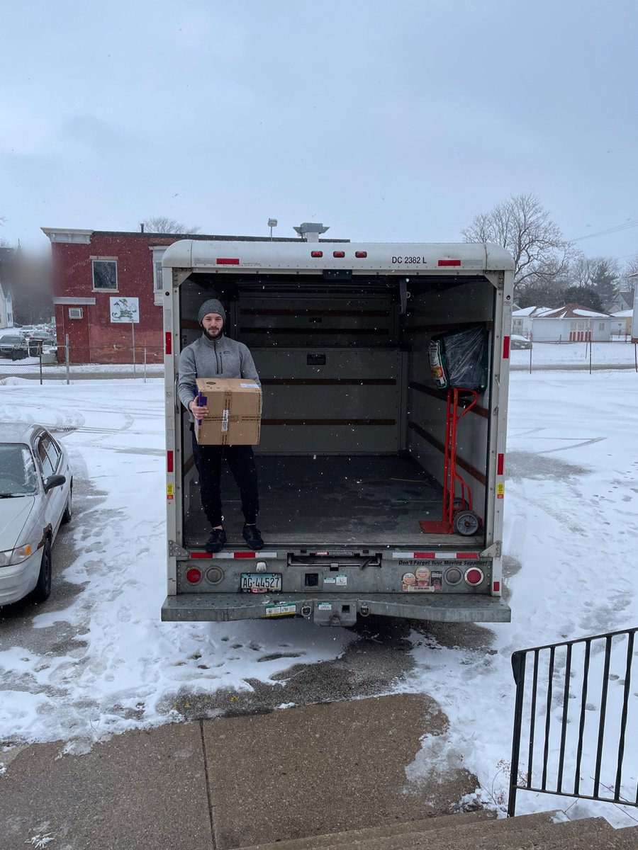 EnigmaECONOMY's tweet photo. Shipment #1: 50 boxes in the first photo with 10 GPUs in each box = 500 miners #⃣

The second photo is showing the final box being unloaded! 🎁

Once the installments are complete (Monday-Wednesday) we’ll have a photo of the miners doing their job! ⛏️

#NFT #NFTs #nftart #NFTdrop https://t.co/KiZzOsHmkW