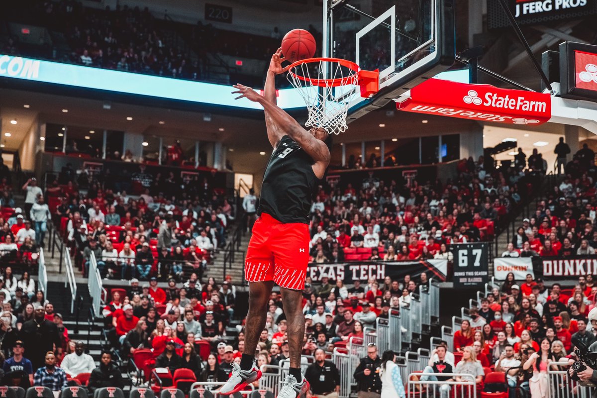 TexasTechFB's tweet photo. More than one team had a dunk contest today 😉

@TexasTechFB 🤝 @TexasTechMBB https://t.co/WUicWQO4JG