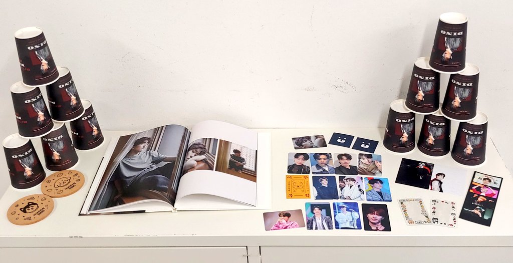 DiNo13_'s tweet photo. 1층은 갤러리였는데 수달인형 혼자 앉아있는 포토존부터 디피도 공간마다 너무너무 잘 꾸며놓으셨구 ,,, 뭣보다 걸려있는 사진들이 어쩜 이렇게 빠짐없이 예쁜지, 시간 여유가 있었더라면 하루종일 둘러볼 수도 있겠다고 생각했어요. 토끼 머리띠 한 핑크 후드 디노 진짜 귀여웡 8ㅅ8ㅅ8ㅅ8 https://t.co/BYiEjAISof