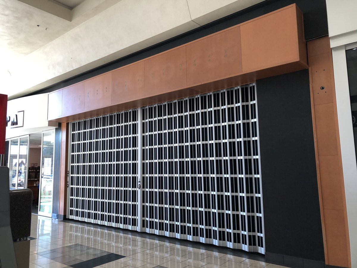 ExploresRetail's tweet image. Abandoned Starbucks Coffee at Washington Square Mall in Tigard, Oregon. They didn’t bother reopening the store while the virus is still around.