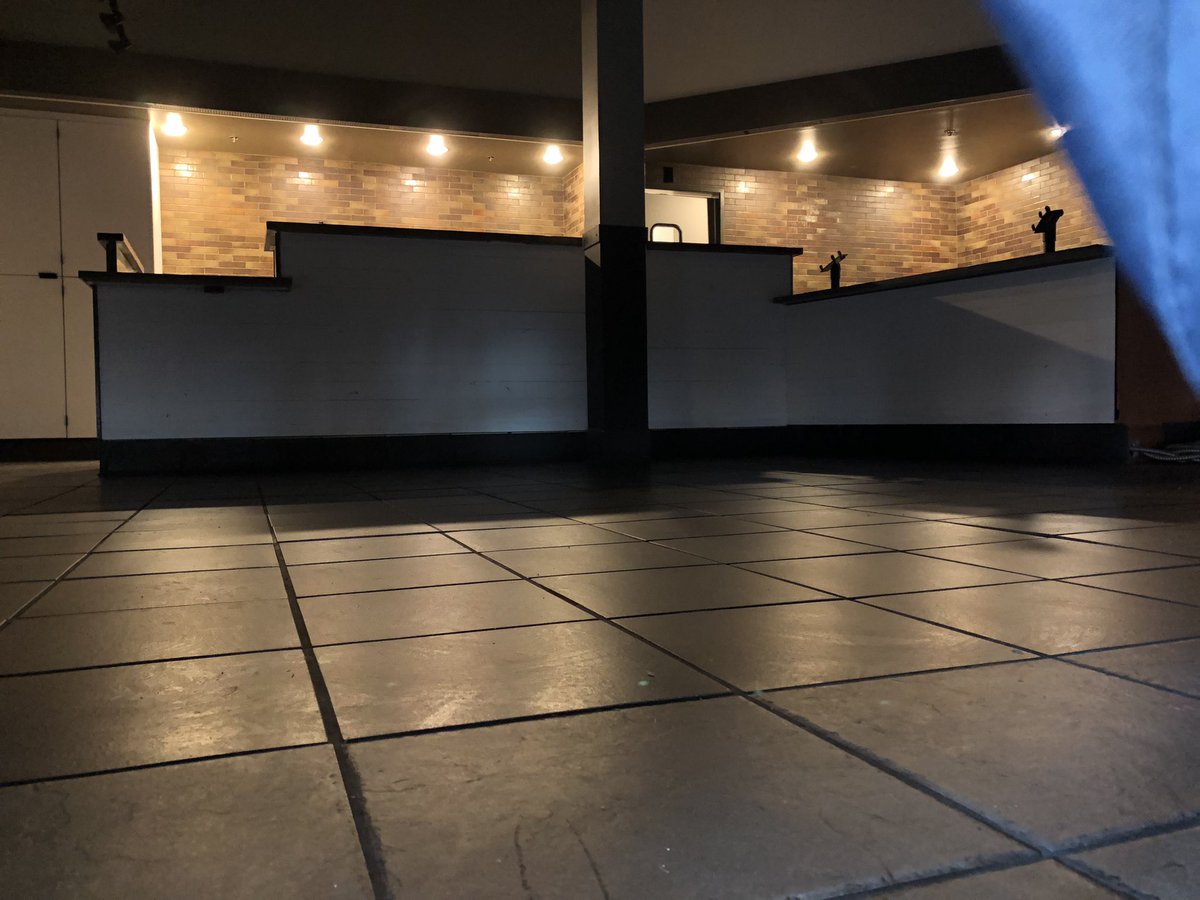 ExploresRetail's tweet image. Abandoned Starbucks Coffee at Washington Square Mall in Tigard, Oregon. They didn’t bother reopening the store while the virus is still around.