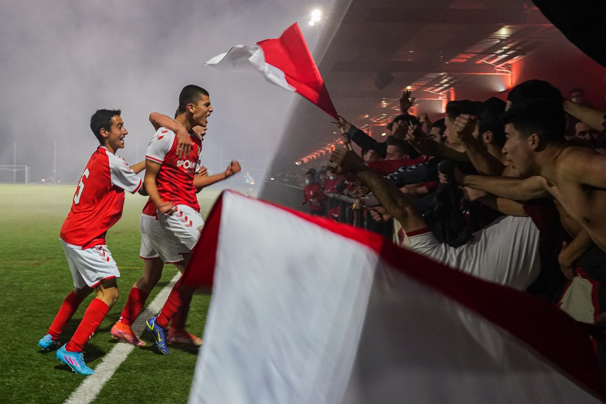 scbragaformacao's tweet photo. Menos um no campo, 𝗖𝗢𝗠𝗣𝗘𝗡𝗦𝗔𝗗𝗢 na bancada! ❤️

Obrigada por este apoio inesquecível! Este é o 𝗔𝗗𝗡 𝗦𝗖 𝗕𝗥𝗔𝗚𝗔 ⚪🔴

#VenhamElesQuemVier https://t.co/kPUCCHo21d