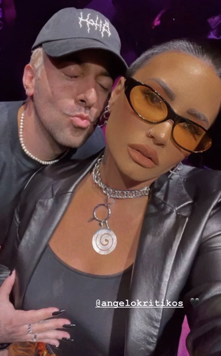 The way I knew Demi was wearing these exact pants from just seeing this story 👑

#demilovato Demi Lovato