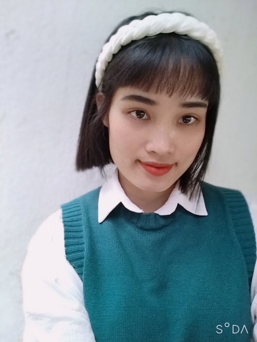 Một cô gái phải lòng thứ ba
Vì em chỉ thích ăn socola😆

Cơ mà hôm nay chưa thấy gì chỉ thấy vần🤣