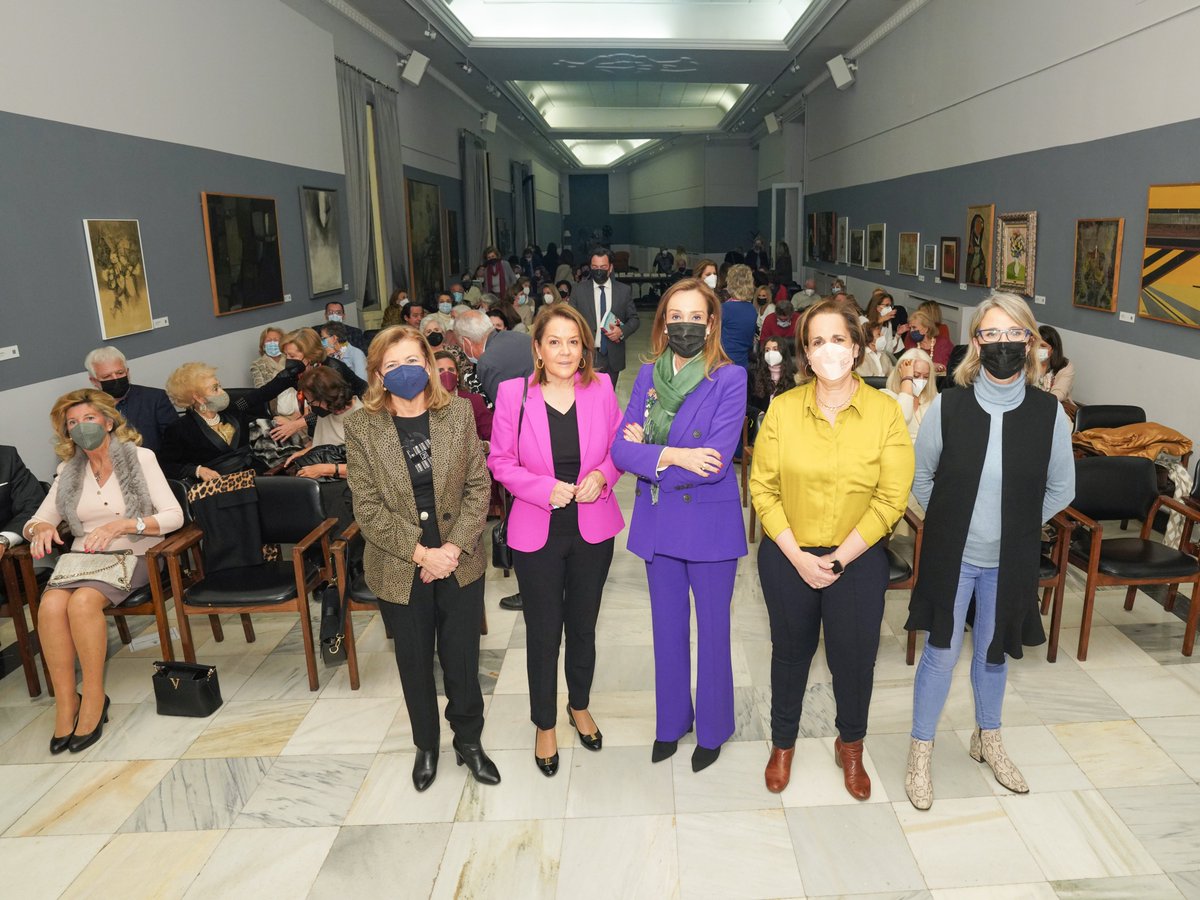 Presentación de ‘La última condesa nazi’, #novela escrita por <a href="/virucayebra/">Viruca Yebra</a>. El acto contó con las intervenciones de <a href="/BlancaTorrent/">Blanca Torrent</a>, concejala de Reactivación Económica del <a href="/ayuncordoba_es/">Ayuntamiento Córdoba</a> y directora general de <a href="/AceitunaTorrent/">Aceitunas Torrent</a>, e Inmaculada Fernández-Martos, notaria.