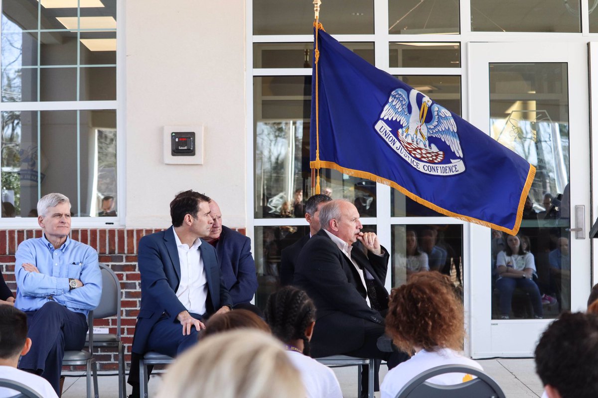 dsjacketstv's tweet photo. Thank you @SenBillCassidy and @RepGarretGraves for coming out to Denham Springs this morning to commemorate the opening of the new Denham Elementary campus!

Thank you for all you did behind the scenes to make this day possible for our community! #DenhamStrong https://t.co/ntOQbvRy3E