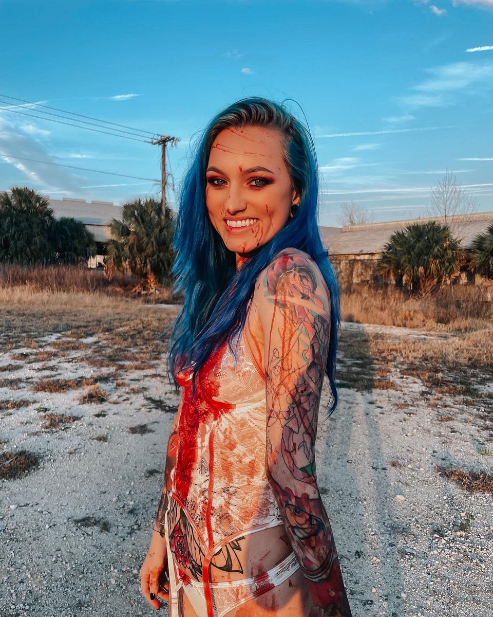 felirich_'s tweet photo. did the coolest v-day photoshoot at an abandoned factory yesterday https://t.co/i3SeYAvDOS