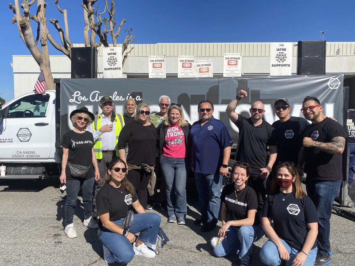LizShuler's tweet photo. Spent today on the picket line with striking @BCTGM Jon Donaire Dessert factory workers. Jon Donaire claims to be “family first.” But is this how you treat family—by hoarding wealth? By refusing to bargain in good faith?

That’s not how WE treat our union family. https://t.co/wsvvZ3Y05N