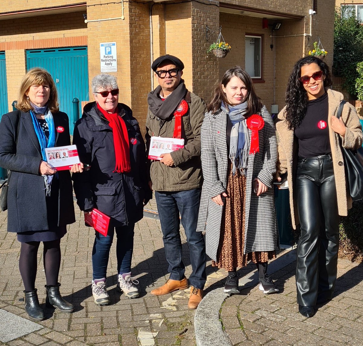 AbdalUllah's tweet photo. Meeting residents across #Wapping listening to feedback on the good work we have delivered locally &amp; issues important to them.
Great to have @MayorJohnBiggs with us.
I'm a big supporter of  @wapping_market fantastic asset for our neighbourhood 
#weareWapping #weloveWapping https://t.co/hyAY4xyMwy