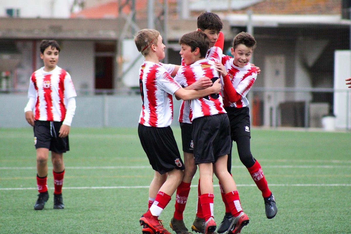 FCCardedeu's tweet photo. Bona victòria de l'equip de la setmana, l'Infantil C, que supera un combatiu Vilamajor CF (4-0). L'equip, ha portat el pes del partit, defensant-se bé de les accions ofensives del rival.

Quina manera d'iniciar la segona volta! Felicitats, equip! 🤩💪🏻🔴⚪ https://t.co/T2qCyMdMZV