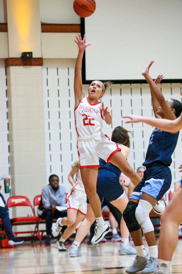 CHCAthletics's tweet photo. .@emilychmiel1 gets her 10th double-double (17 pts., 11 reb.)
@cassiesebold leads team with 18 pts.
Bri Hewlett has double-double (15 pts. 10 rebs.) 
Lauren Crim scores 14 pts.
 Griffins shoot 55% over final three qtrs!

#GriffinPride   #GriffinNation #ScarletAndGold https://t.co/rtoavkHmNP