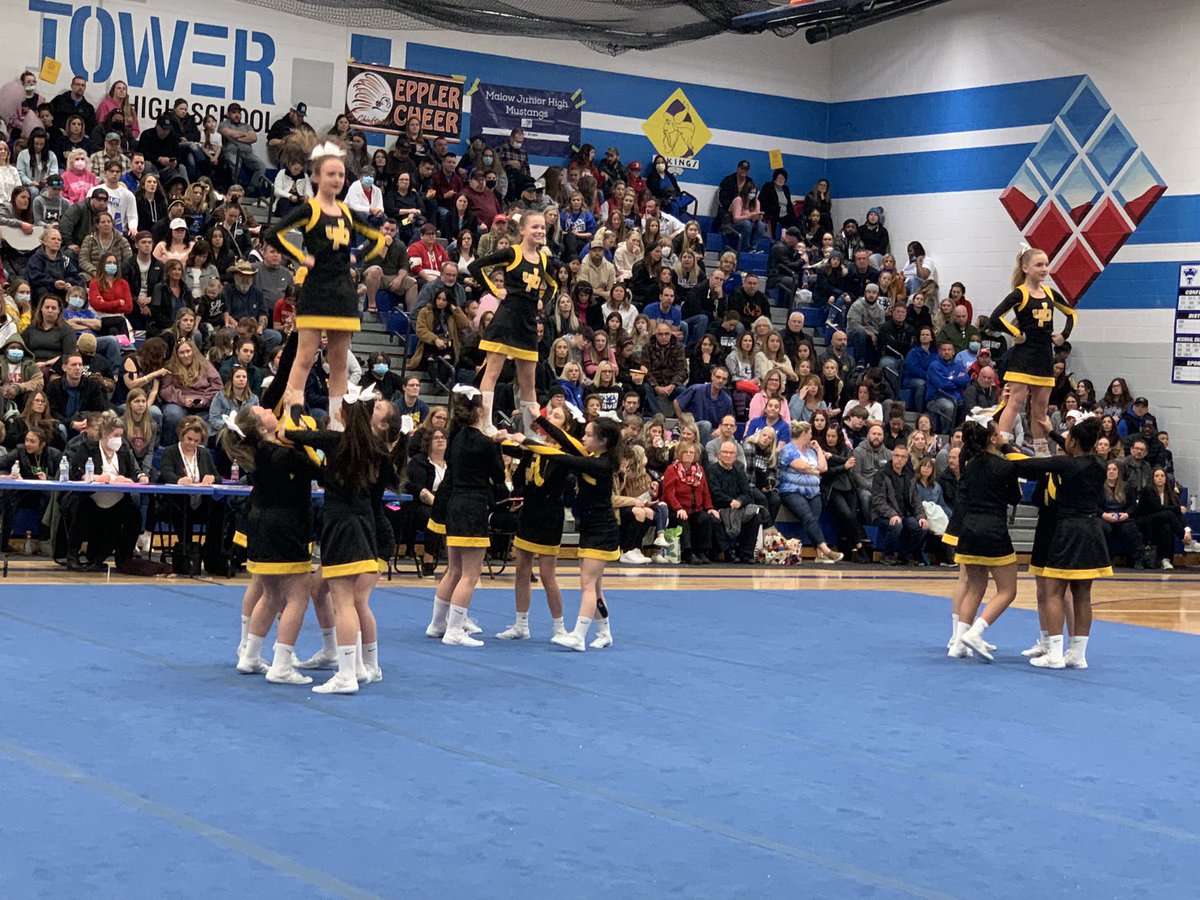 MonhautK's tweet photo. Page Panthers are doing amazing! Way to go, girls! #wearelamphere https://t.co/nx8OAlK67L