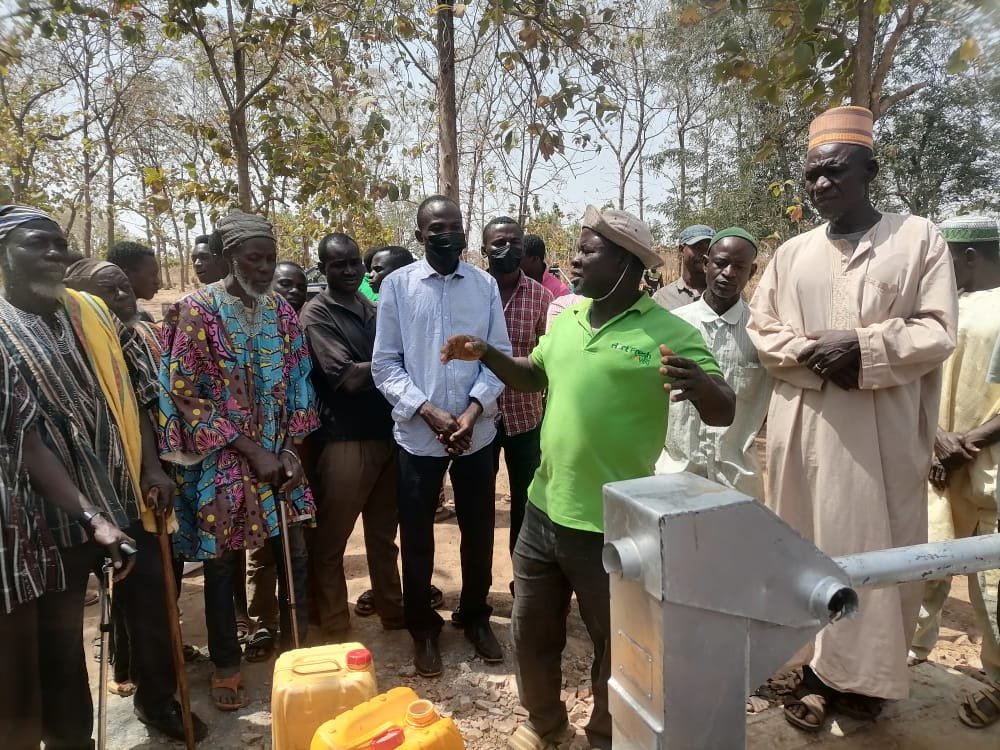 PeaceforlifeG's tweet photo. The people of Zangum community in the west mamprusi municipal of the north east region of Ghana have also been provided with a borehole under the Economic and social justice program. The Chief of the community expressed his profound gratitude to peace for life Ghana. https://t.co/Swynks5NnB
