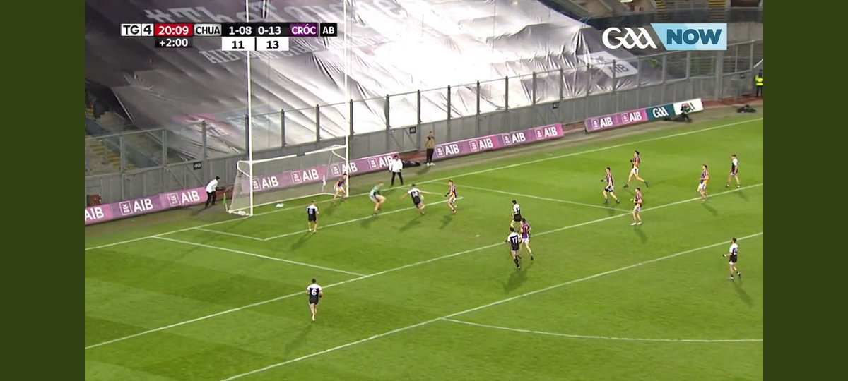 murrihyjames's tweet photo. I don't often tweet but these 2 frames show it was never a square ball. Serious  kudos to both umpire for quick flag raise and @Jerome_J14 for having presence of mind to wait outside the square https://t.co/5tuPnpkg2x