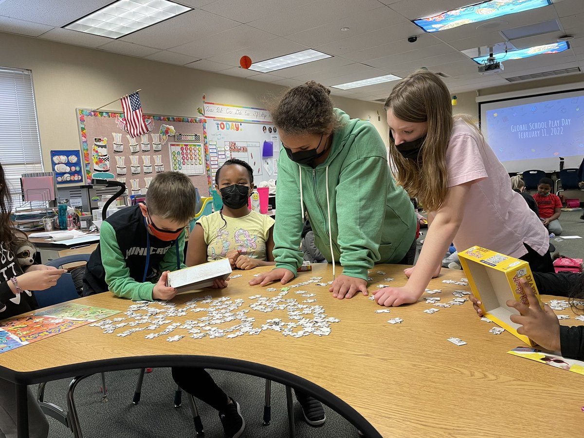 MrsBurkes_Class's tweet image. .@WoodbrookCCS participated in the Global School Day of Play yesterday! We had a blast learning new games, working together, and being good sports.