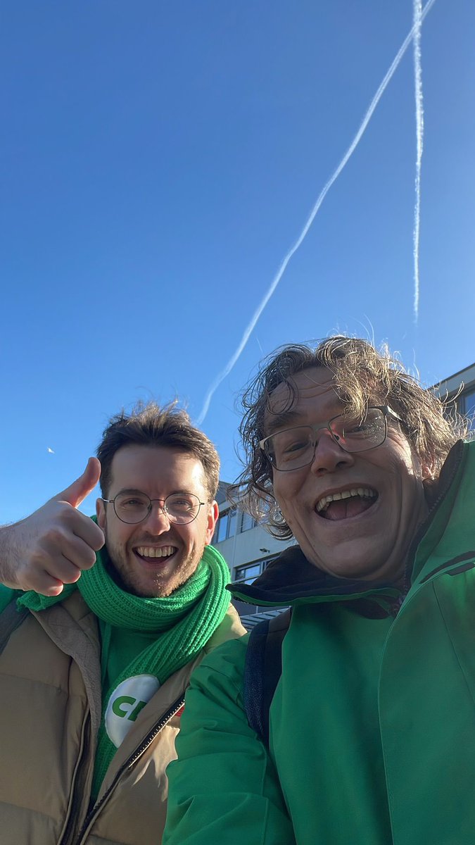 MiriamFrosi's tweet photo. Here we go again! Praten met Eindhovenaren en ze overtuigen om te gaan stemmen. Op t CDA natuurlijk! Leuke waardevolle gesprekken in deze multiculturele markt! Tot gauw #woenselmarkt #cda040 #gemeenteraadsverkiezingen2022 #gr2022 https://t.co/HCfGDdjM8n
