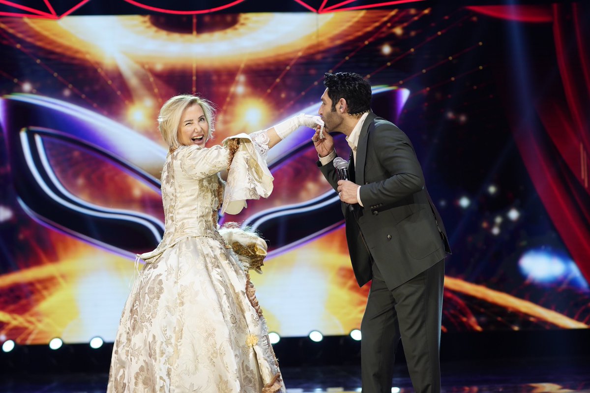 MaskeKimsinSen's tweet photo. #MaskeKimsinSen'in final Bölümünde elenen dördüncü maskemiz Unicorn oldu! Mükemmel performansı için Berna Laçin'e çok teşekkür ederiz. ⚡️ @FOXTurkiye https://t.co/c6arw0OJI6