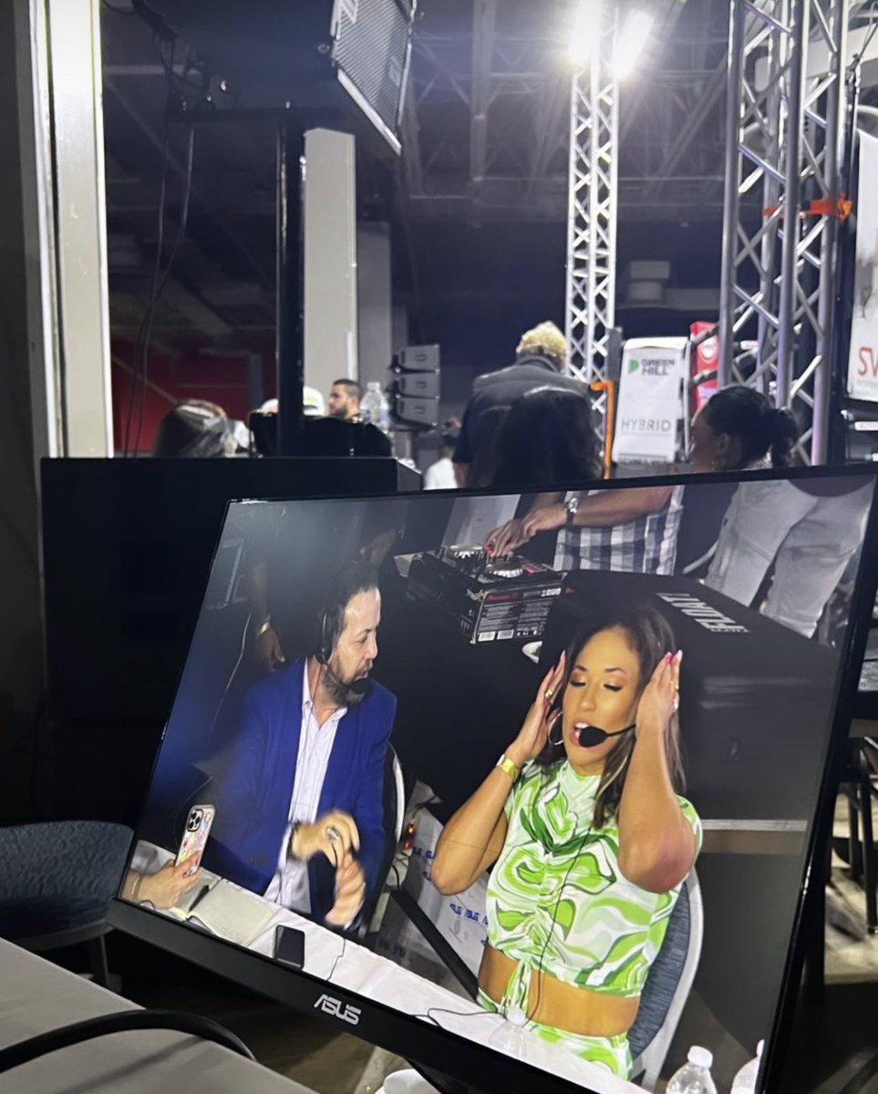 JRodShow's tweet photo. Amazing experience calling @MundoBoxing first US show, Boxing in the 305. Thanks to all for making it happen! #boxing #miami @valerielouredaa @Tyrone_spong @knockouttheshow @PedroDiazBoxing https://t.co/i9xAcEwObi