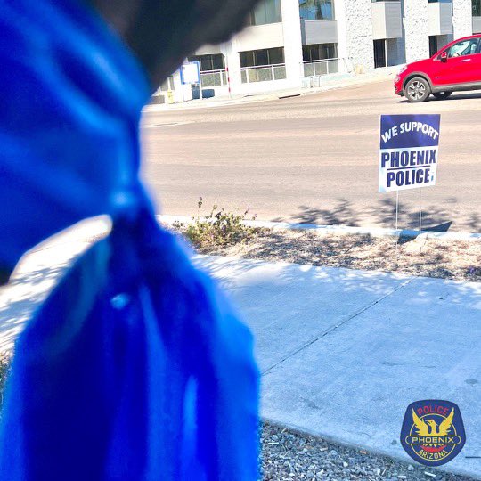 PhoenixPolice's tweet photo. THANK YOU

To our community who has shown their love and support since yesterday morning’s terrifying ordeal, we feel the love. We are honored to protect and serve this community. 1/2

#PHXPDStrong https://t.co/eRdwd3RXeU