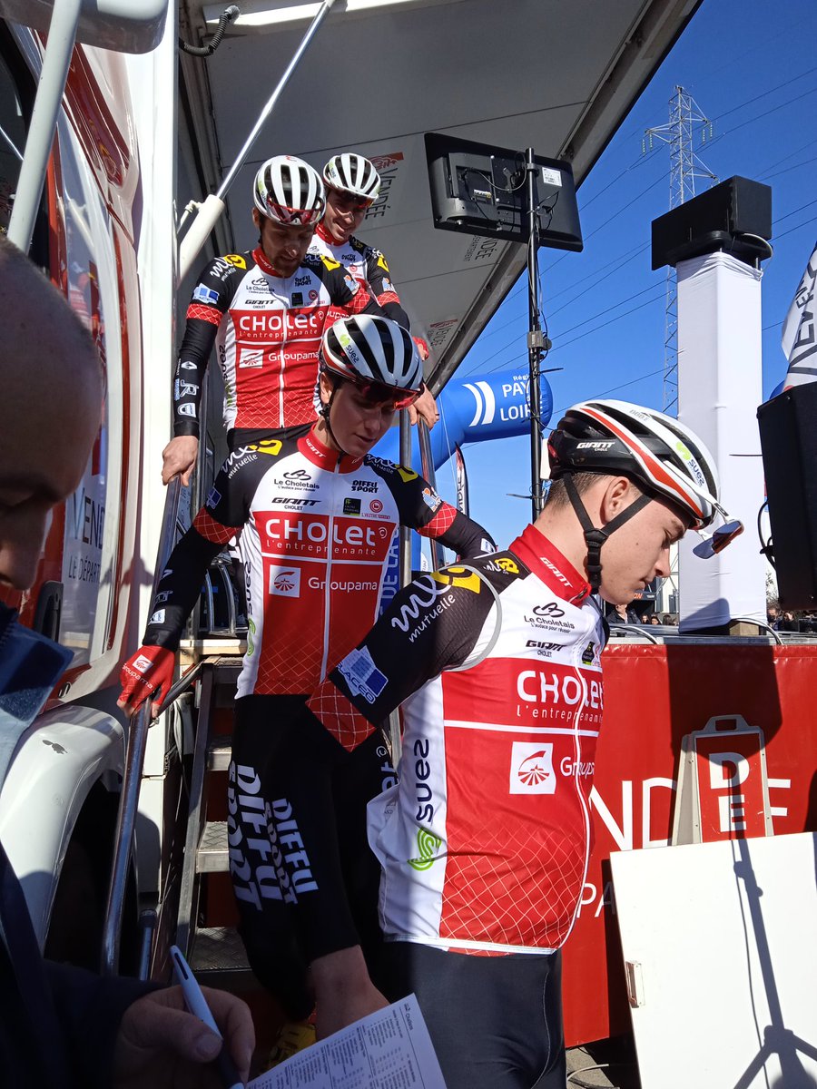 _Chloe_17_'s tweet photo. L'@uccholet49 sur la première manche du circuit des Plages Vendéennes @VilledeChallans @DepVendee #plagesvendeennes https://t.co/ulPDxVwzT0