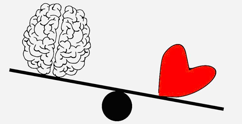 ويابخت اللي كفة عقلة أتقل من كفة قلبة 😥