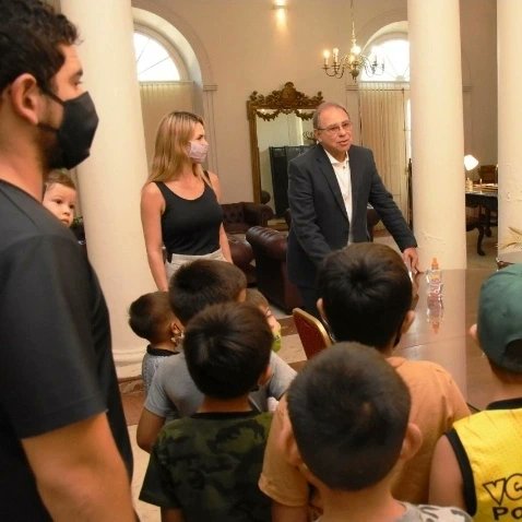 Melimecca's tweet photo. Gracias por recibirnos @tassanoeduardo y @lanari_emilio en el Palacio Municipal en uno de los tantos recorridos culturales  que venimos haciendo con el @PPComiteC esta vez les tocó a los niños de los B° Santa Margarita, Unión y San Antonio Este.🏛👫🙌 https://t.co/O50HmzAx2G