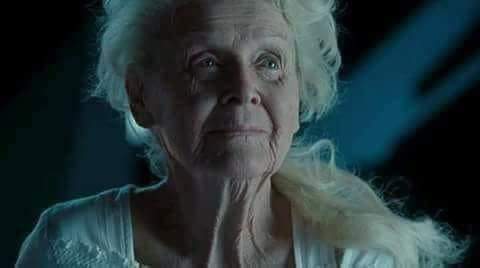 "أنا لا أملك حتي صورة له ، هو فقط موجود في ذاكرتي".
Titanic (1997) ❤️.