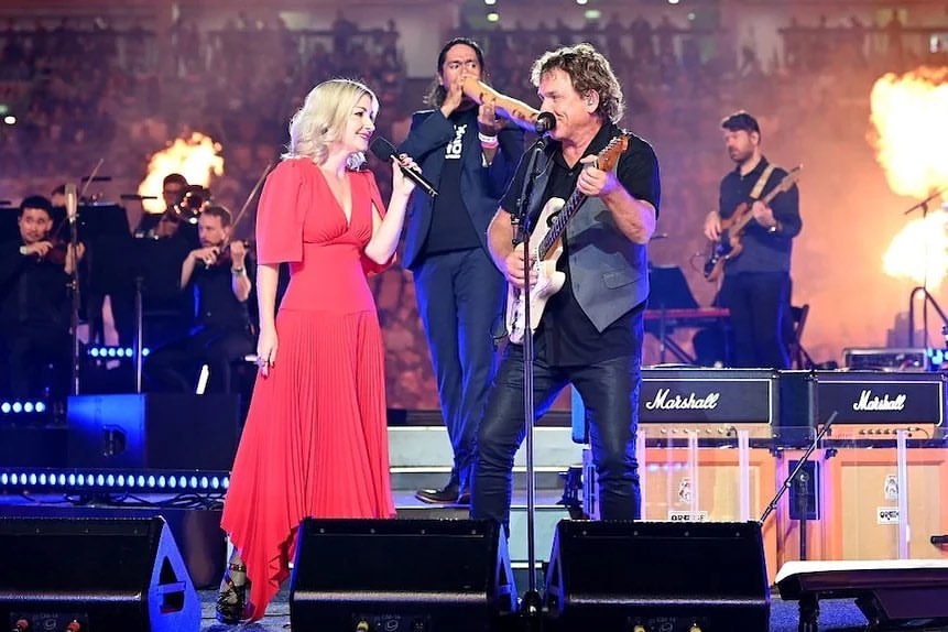 WHAT A DUO! These two have been mesmerising audiences all around the country 🤯 If you're an Ian Moss fan, you can catch him LIVE at Sunset Sounds, and Kate Miller-Heidke at Wildflower ⚡️

📸 @bradleykanarisphoto