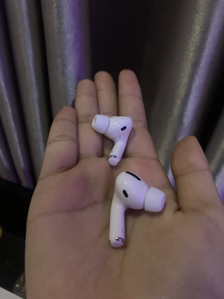 yy_minsu's tweet photo. ส่งต่อ Apple Airpods Pro  5000 ฿
พร้อมโอนลดได้ง้าบบ (เเถมเคส)
มีกล่อง สายชาร์จ อุปกรณ์ในกล่องครบ ฟังได้ปกติ ประกันเหลืองับ 💖🤏🏻👋🏻‼️
(รับผ่อน)
#ส่งต่อ #airpodsมือสอง #AirPods #ของดีบอกต่อ #ส่งต่อสกินเเคร์ #ส่งต่อคสอ #พร้อมส่ง #ส่งต่อเสื้อผ้า https://t.co/A1FQ4nutC4