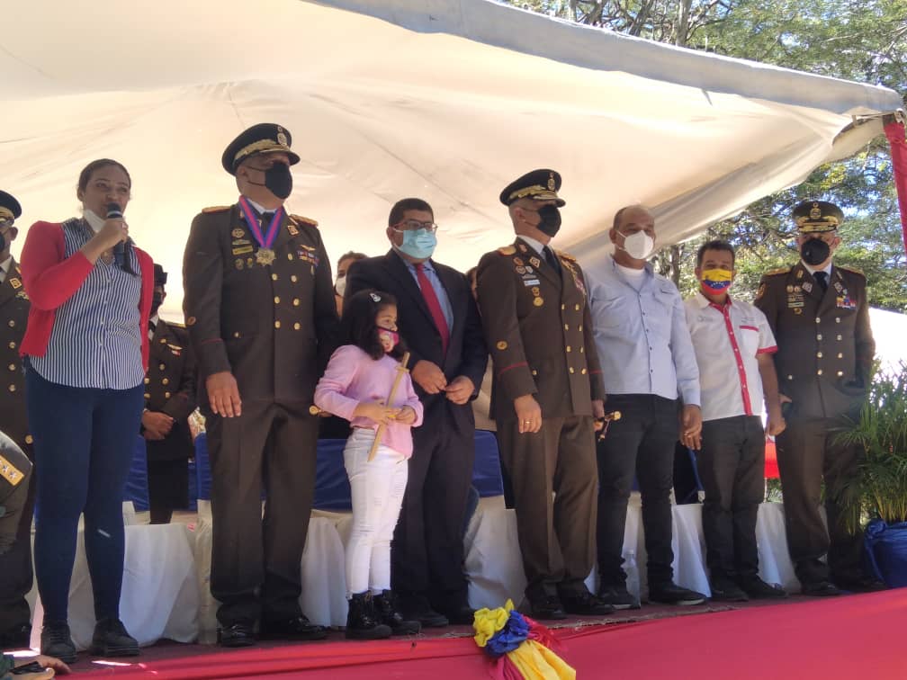 Excelente participación de nuestros jóvenes en la Escenificación  Pedagógica  de la Batalla de la Victoria. Felicidades a todos. #JuventudLealYPatriota <a href="/NicolasMaduro/">Nicolás Maduro</a> <a href="/_LaAvanzadora/">Yelitze Santaella</a> @MPPEDUCACION <a href="/RosangelaOrozco/">Rosangela Orozco</a> <a href="/Soykarinacarpio/">Karina Carpio</a> <a href="/juancarlospsuv/">Juan Carlos Sanchez</a>